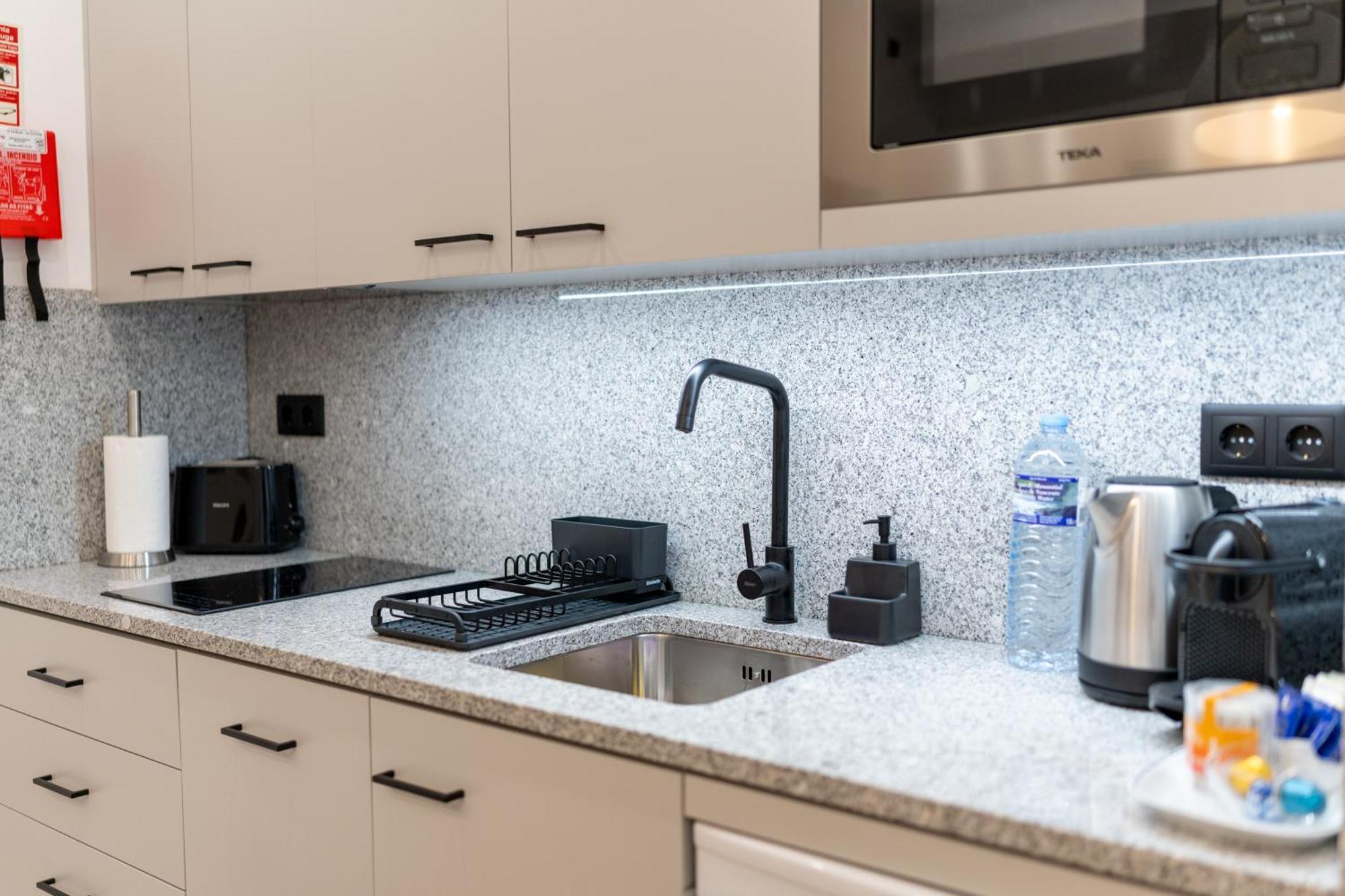 Casa Flores - 2 Bedroom, Lift, Ac, Car Parking - Extra Порту Екстер'єр фото